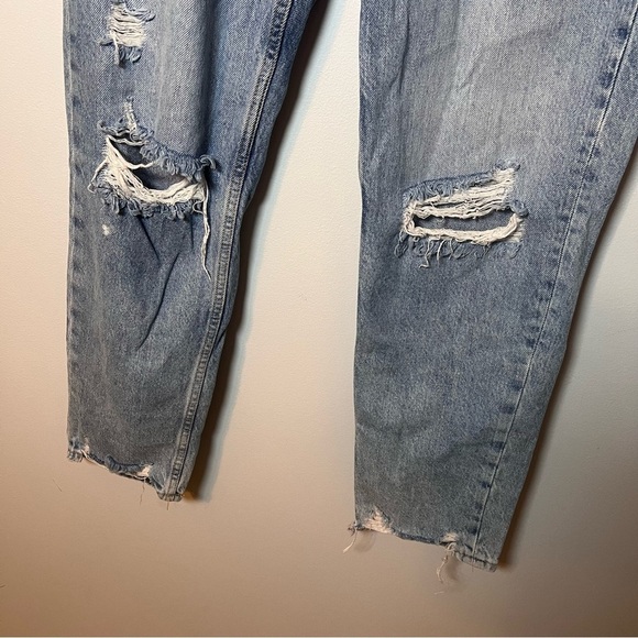 Zara Distressed Jeans Women’s 8 High Waisted‎ Mom Fit Denim Medium Wash Raw Hem - Picture 3 of 8